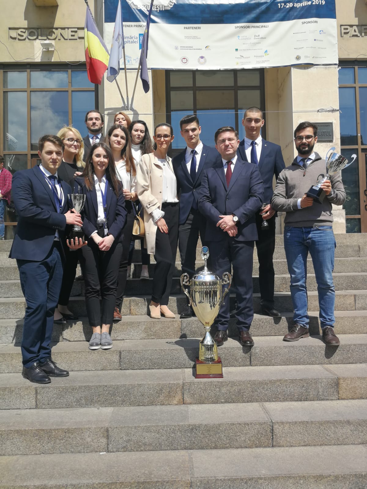 - 1556756115-hexagon2019-premiere3.jpg