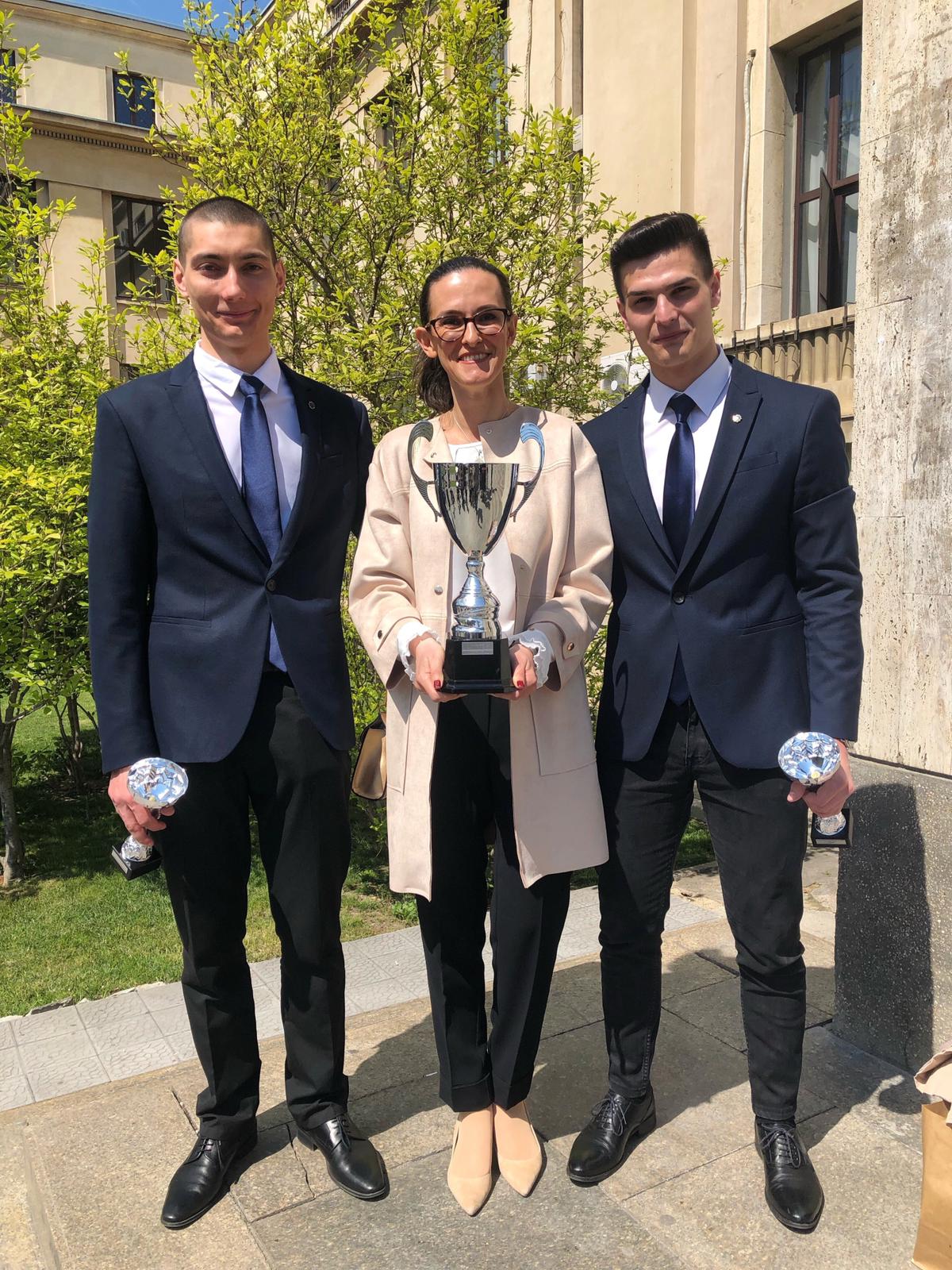 - 1556756116-hexagon2019-dreptconstitutional.jpg